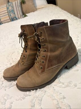 Clarks Brown Lace-Up Leather Ankle Boots
